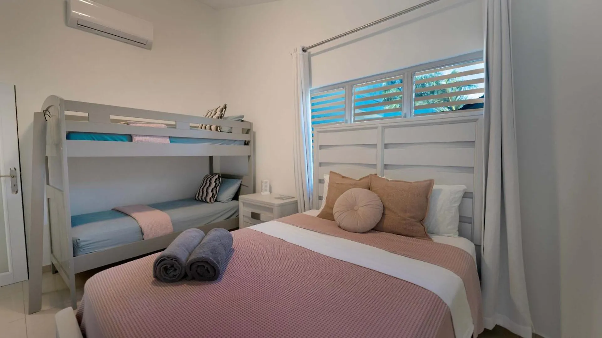 Private 7 Villa Complex With 16 Bedroom Pool & Jacuzzi Dorado 0*,