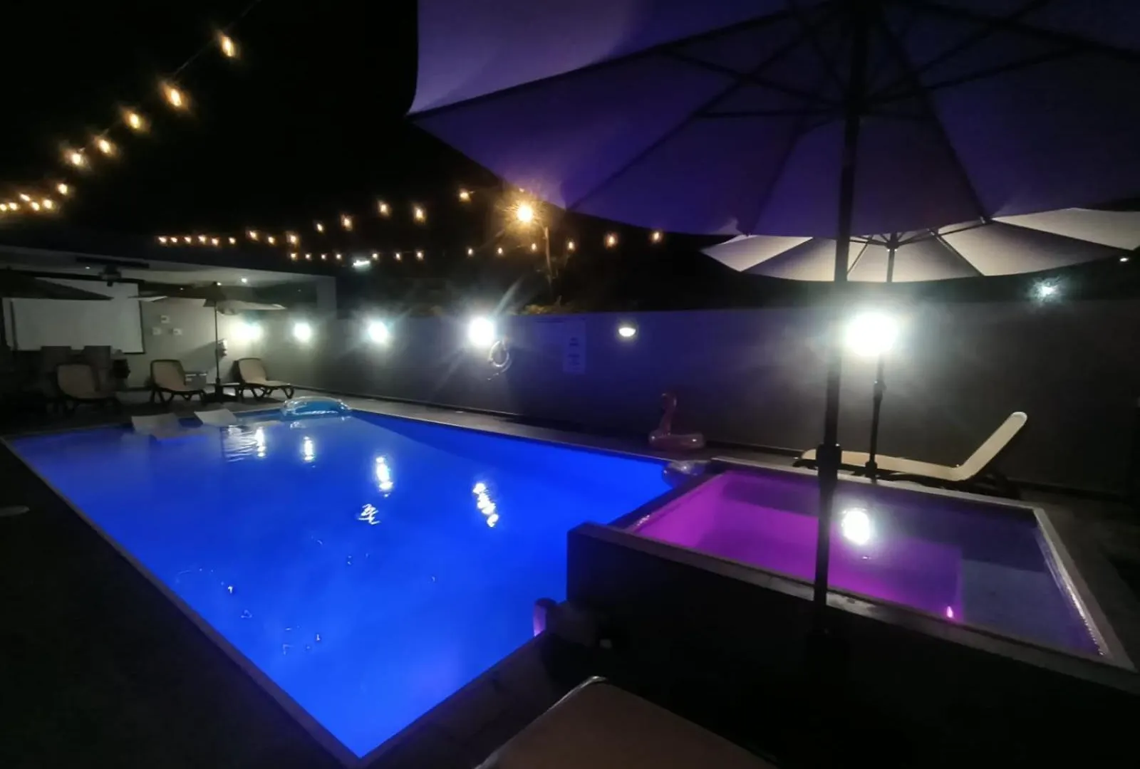 Private 7 Villa Complex With 16 Bedroom Pool & Jacuzzi 多拉多