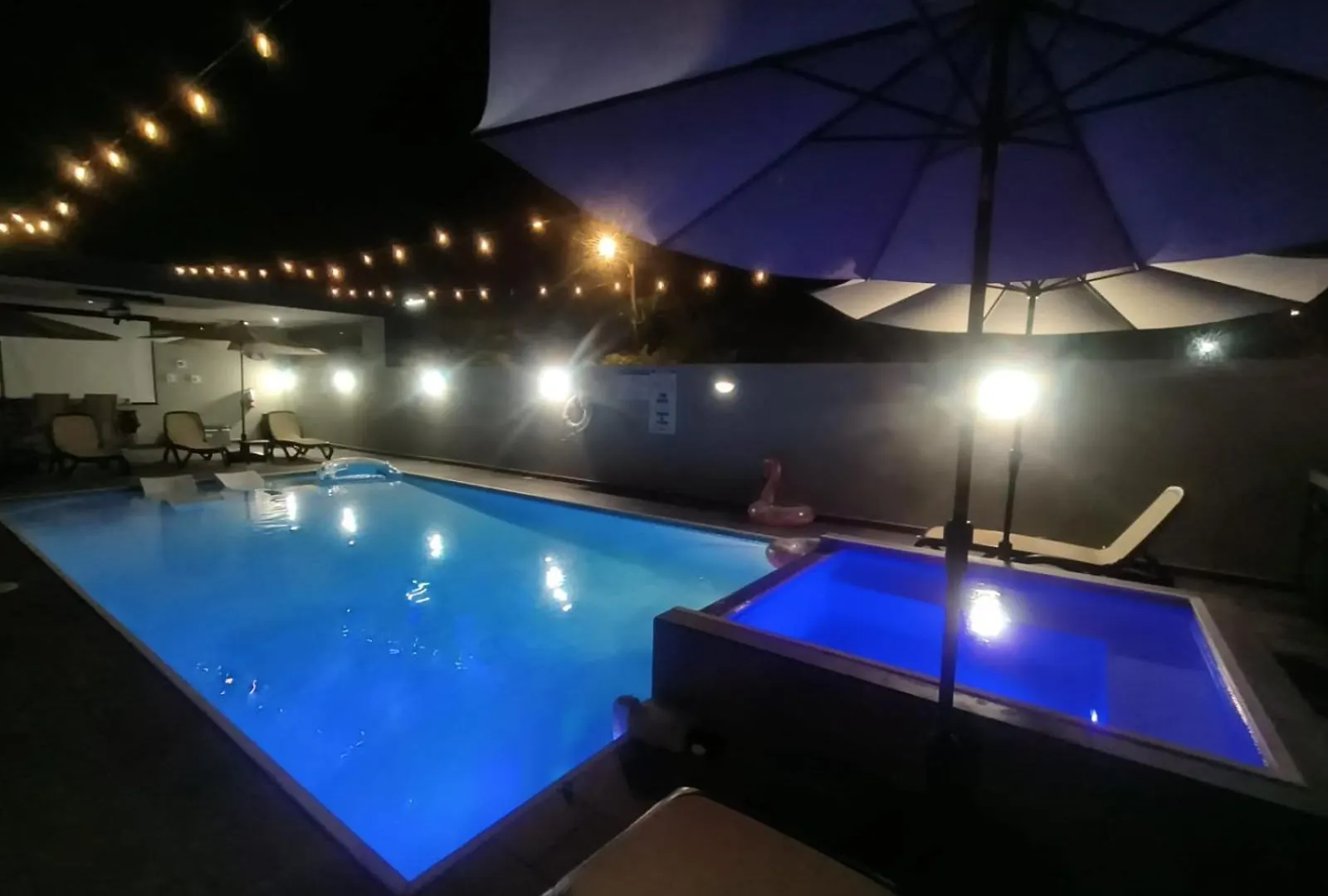 Private 7 Villa Complex With 16 Bedroom Pool & Jacuzzi 多拉多