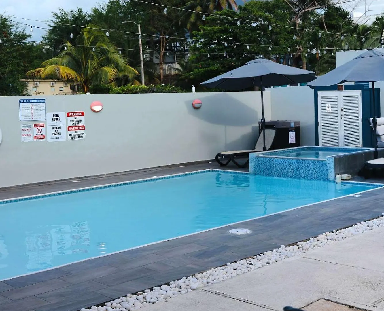 Private 7 Villa Complex With 16 Bedroom Pool & Jacuzzi 多拉多 0*,  波多黎各